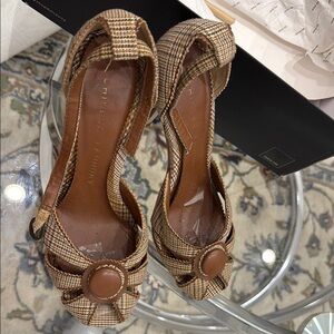 Chinese Laundry Brown Heels with Sophisticated Design